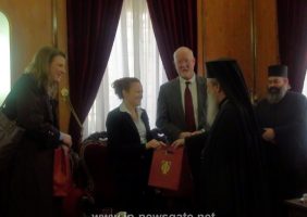 His Beatitude offering presents to the delegation
