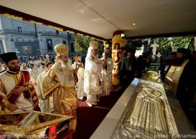 Venerating the holy relics