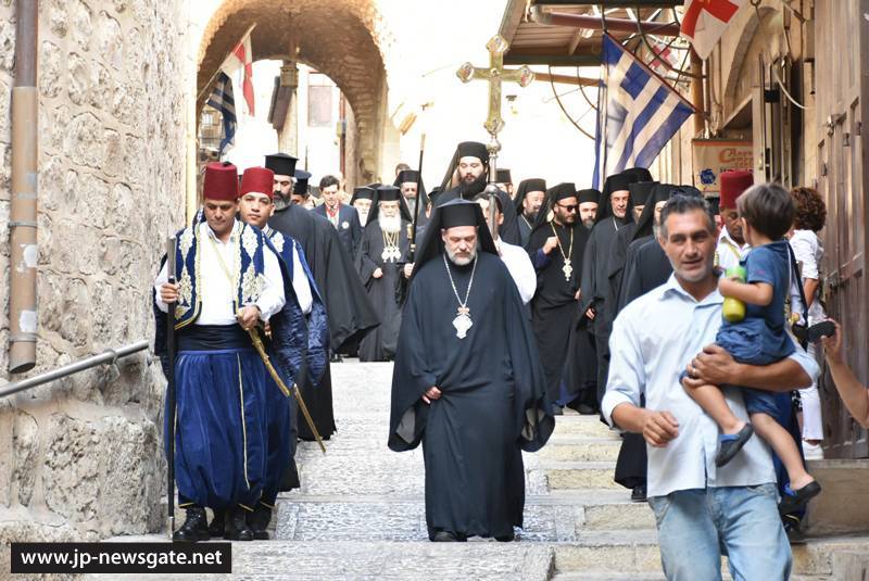 Hagiotaphites walk in procession to the Via Dolorosa
